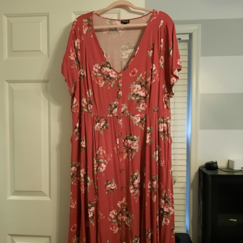 Torrid sz 4 floral midi dress